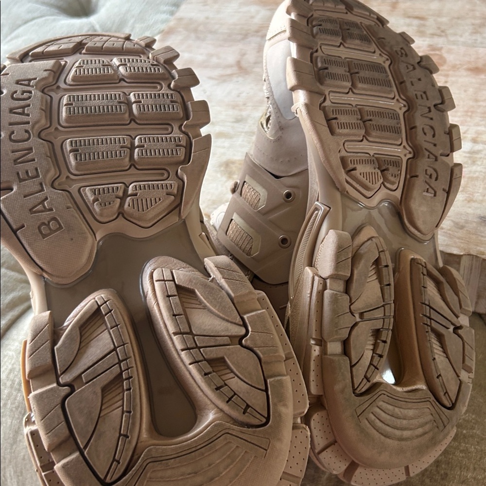 Balenciaga Beige Sneakers - Picture 6 of 8